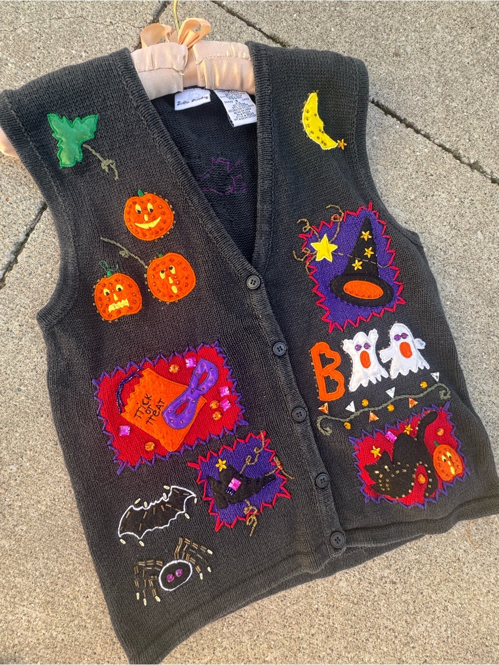 Vintage Halloween Embroidered Black Vest - Festive Pumpkin & Ghosts